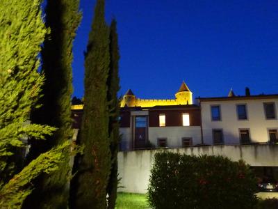 ホテルの中庭からお城が見えます