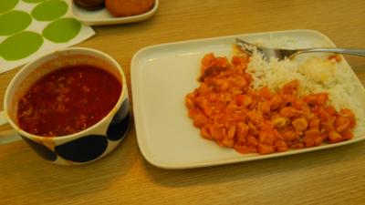 日本の航空会社のラウンジとは少し違いました