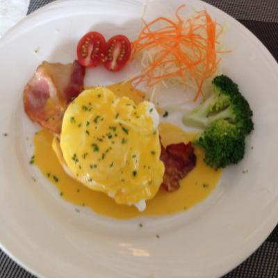 朝食はメインを選択できます。