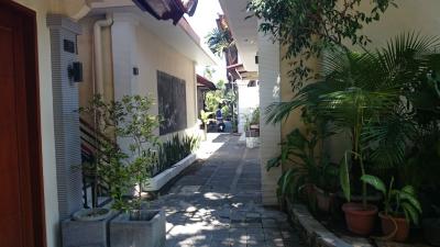 奥に広いホテルです