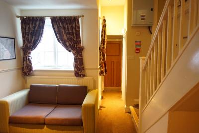 この部屋のみ部屋の外にバスルームがある。写真奥のドアがトイレ