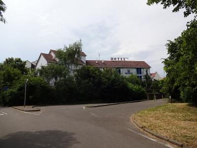 市街から歩いて帰ってきました