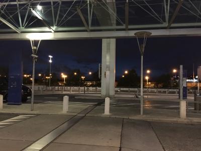 空港第2ターミナル、8番出口、シャトルバス乗り場