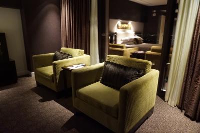 全面ガラス窓。