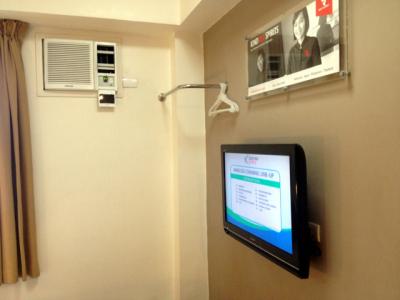 エアコンとフラットテレビ。