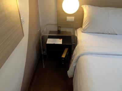 ベット横に設置されたセーフティーボックス。