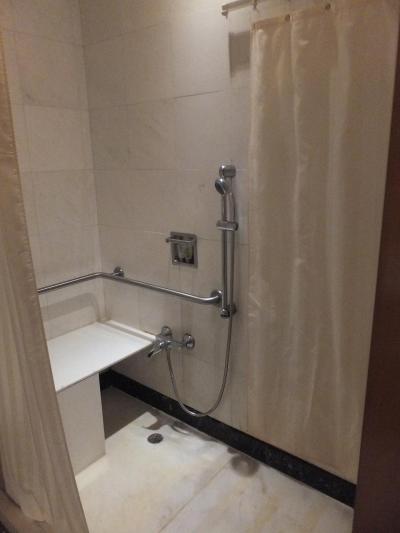 障害者用ベンチ付きシャワールーム