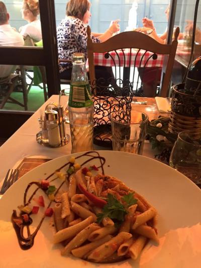 １階にはレストランがあります。パスタを頂きました。味は普通