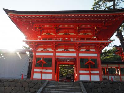 朱色が綺麗な神社です