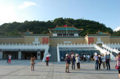 中国人の観光客のツアーで混雑でした