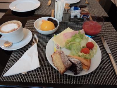 朝食。生野菜があるのが良かった。