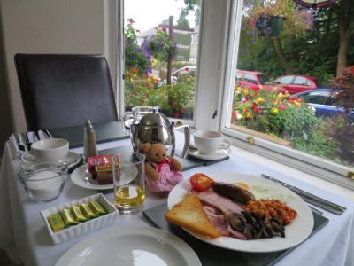 朝食はお庭を見ながらいただきました