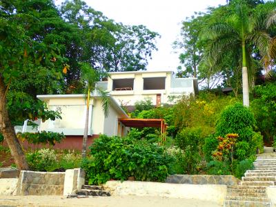 上がオーシャンビューヴィラ、下がオーシャンビーチヴィラ