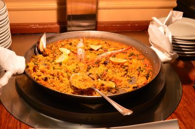 夕食はビュッフェ方式でした。