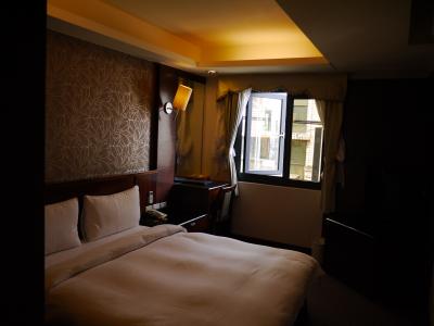 そこそこ広く、窓からの眺めもよい客室