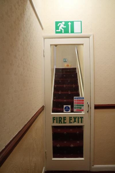 さらにこの階段を昇ります