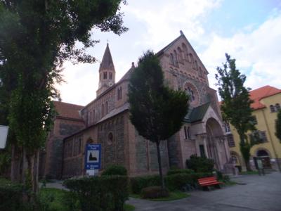 隣の教会