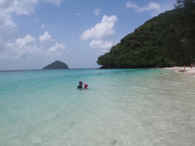 島の場所によって雰囲気も混み具合も違う島