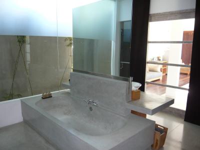 岩風呂！お湯は確実にぬるいのでポットで沸かすしかない