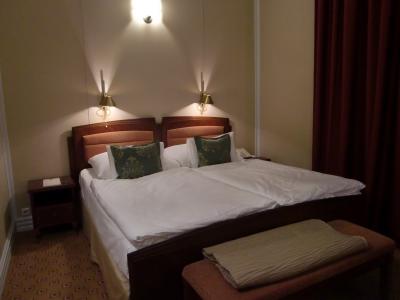 照明器具もアールデコ調