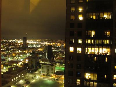 客室からの景色（シティービュー／コロラド橋も見えます）です。