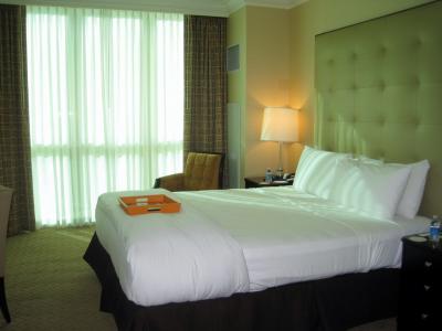 ベッドルームは広く、収納も多いです。