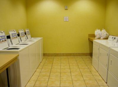 各タワーの1階にランドリーがありました。とても便利。