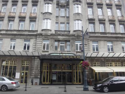 看板がはがれているのは少し引いてしまう