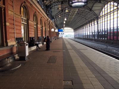 街のはずれにあります