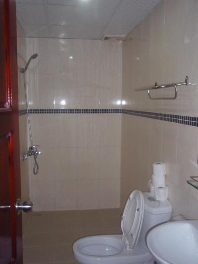 お湯が出ない。排水は良。