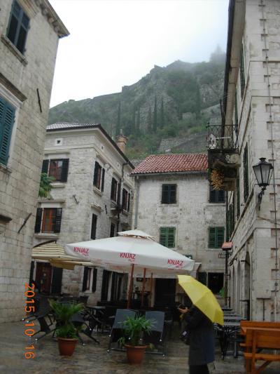 城壁に囲まれた美しい街