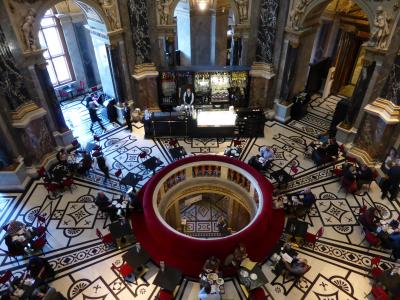 美術史博物館内の豪華なカフェ。