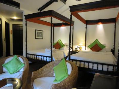 一番安いtravellersルームの　2階です扉のほうに金庫