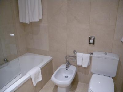 シャワーヘッド動かせます