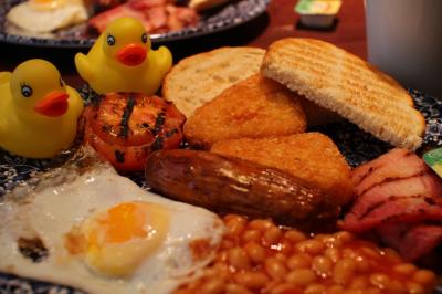 昔風パブで朝食も