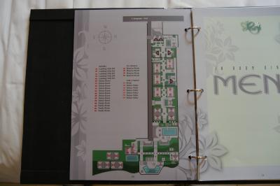 隣がスタッフ詰所で時々うるさい（写真上では赤の04に宿泊）