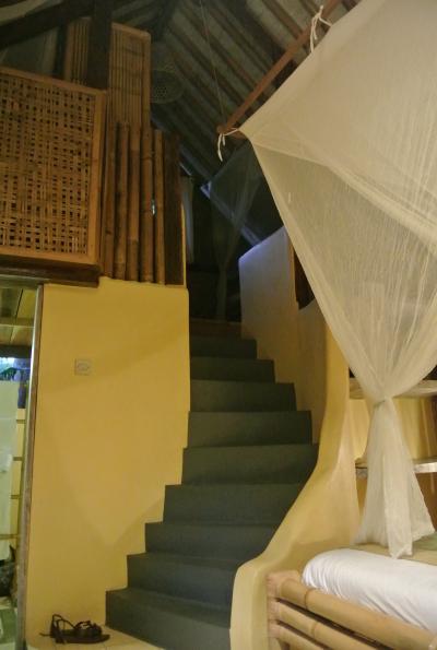 ２階への階段