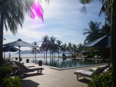 インフィニティプールでのんびりもいいかも。