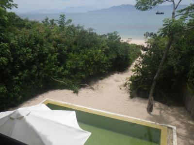 2Ｆリビングからの眺め。ビーチでシュノーケルができます。