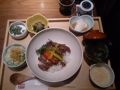 女子3人で休日のお昼ご飯