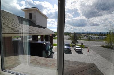 エントラス真上の角部屋です