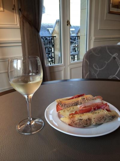 お部屋の中でブランチ