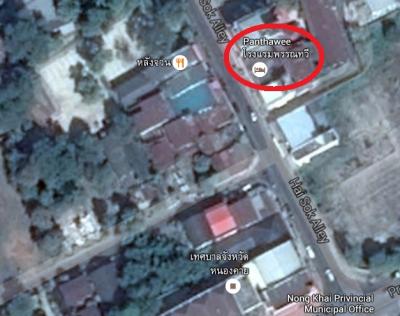 場所は、市役所の北側の目抜き通りにありますが、夜は暗いです。