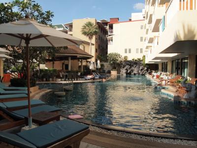 プール。レストラン。