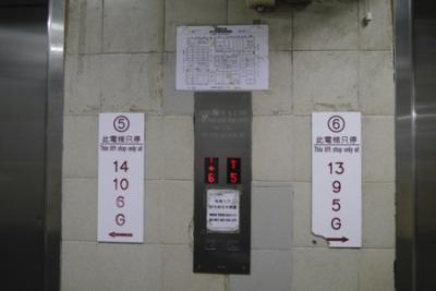 ４基あるエレベーターは目的階別。