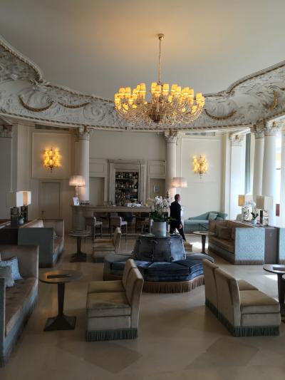 ロマンチックなロビー