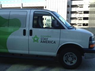 LGA空港に無料送迎してくれるバン,