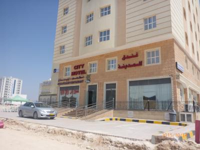 ホテルの前は道路工事中でした