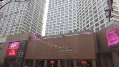 人民路沿いにある