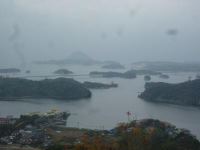 天草の島々、それらをつなぐ橋が一望